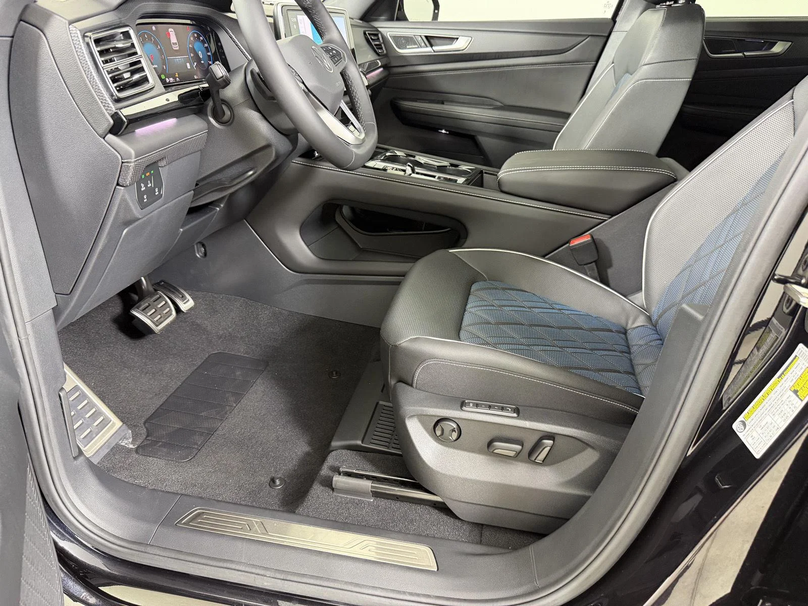 New 2026 Deep Black Pearl Volkswagen 2.0T SEL Premium R-Line image 9