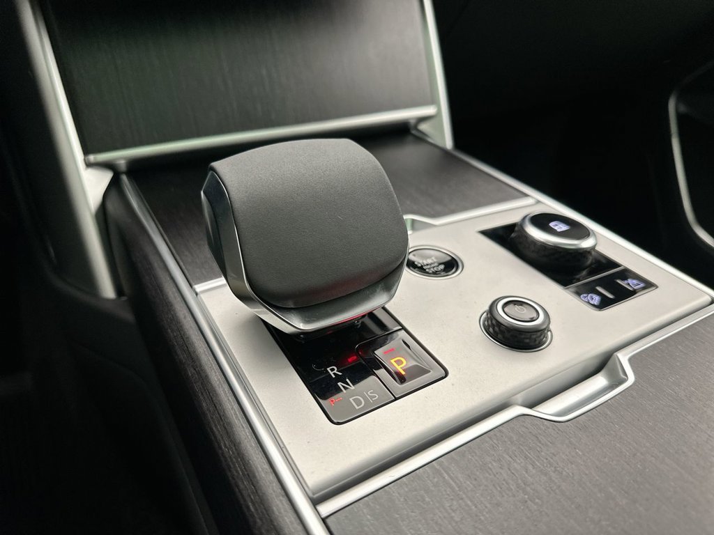 New 2027 Santorini Black Land Rover SE image 12