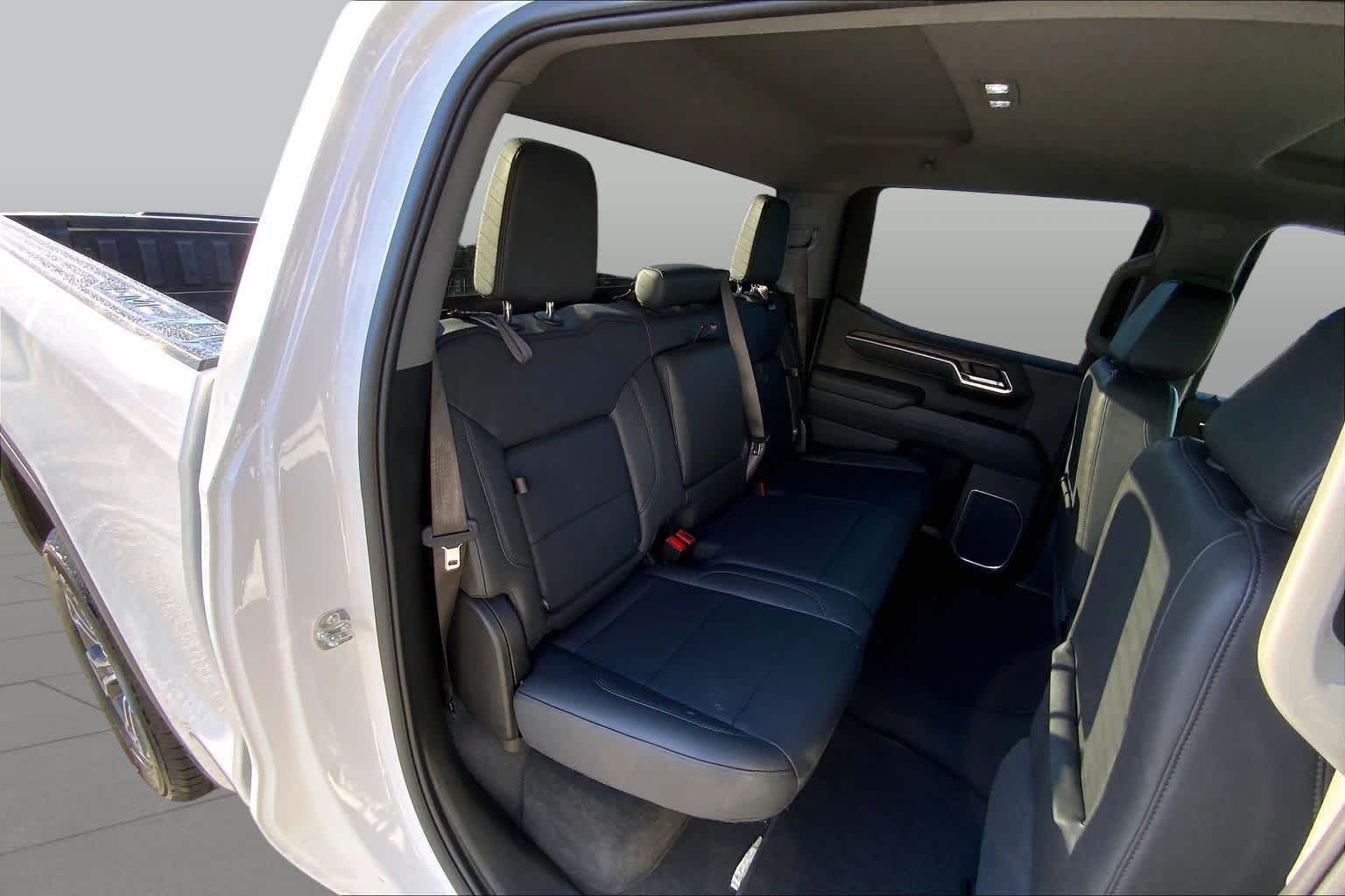 Used 2025 Summit White GMC SLT image 19