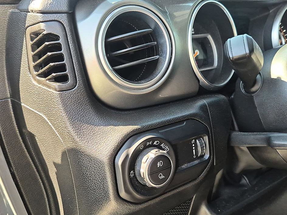 Used 2023 Gray Jeep Overland 4x4 image 14