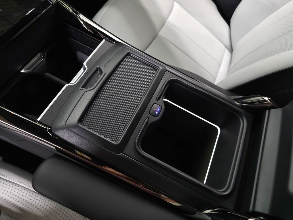 Used 2025 Black Land Rover Autobiography image 42