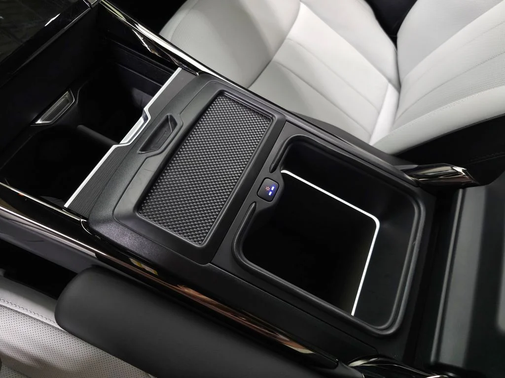 Used 2025 Black Land Rover Autobiography image 42
