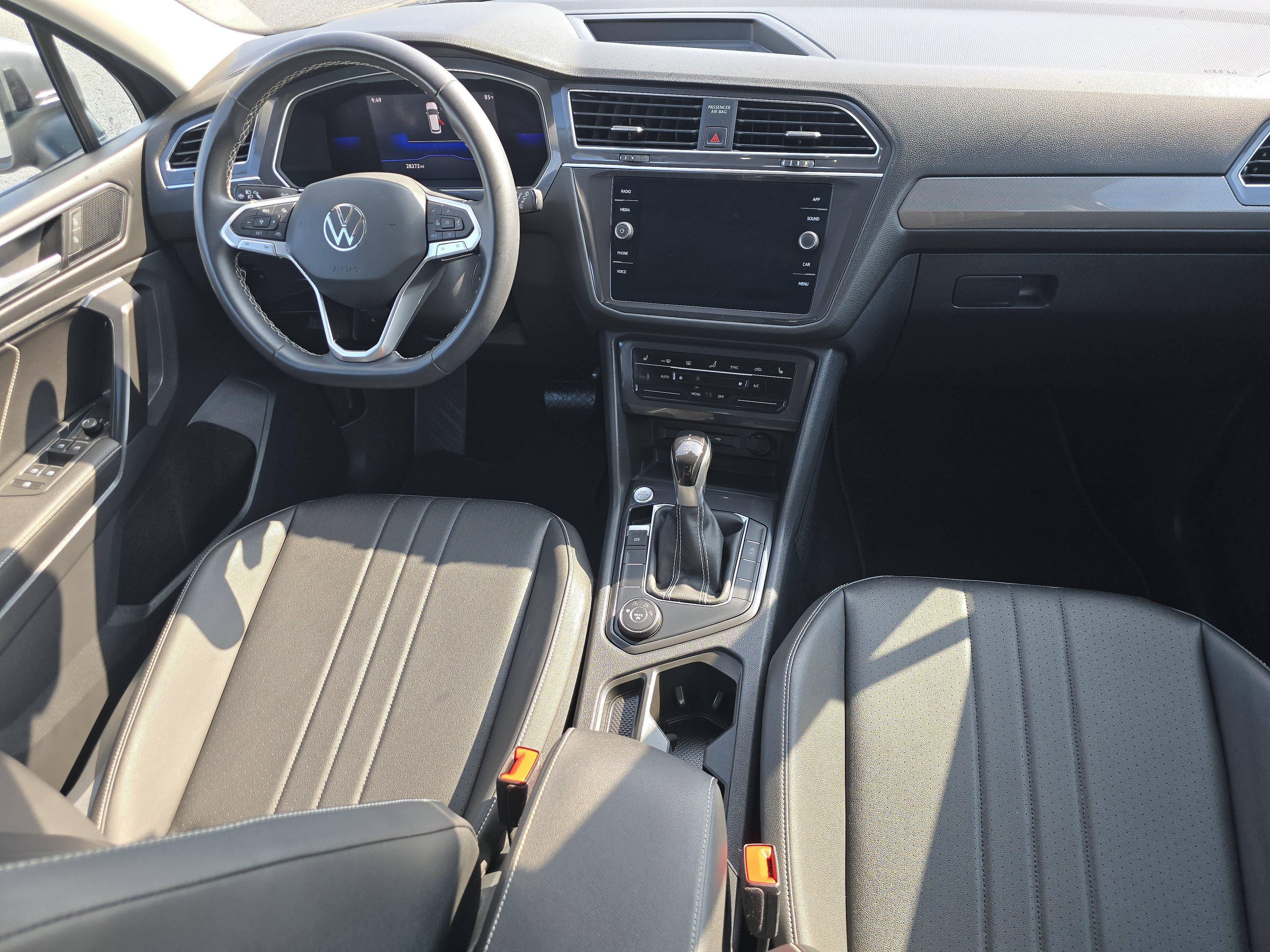 Certified Used 2023 Platinum Gray Metallic Volkswagen SE image 19