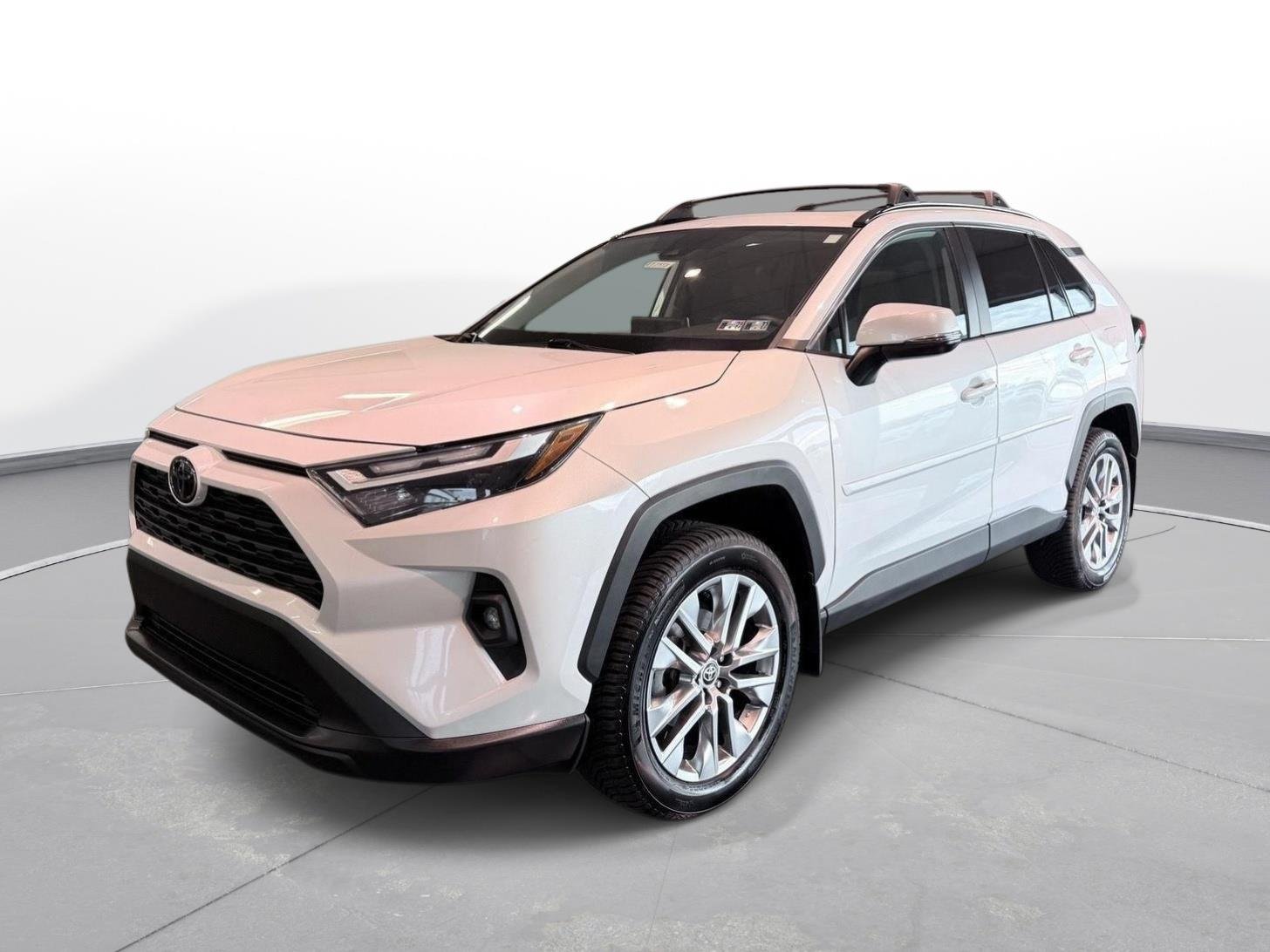 Used 2024 Wind Chill Pearl Toyota XLE Premium image 2