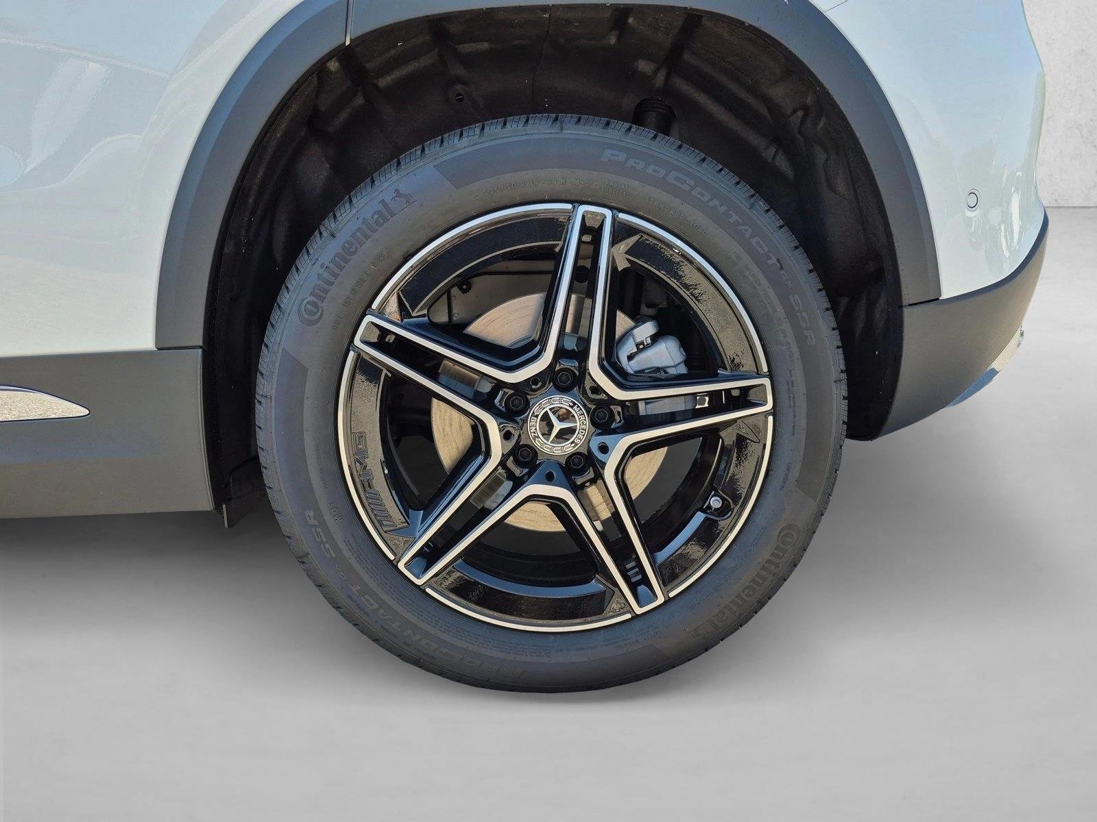 New 2026 Polar White Mercedes-Benz GLA250 image 10