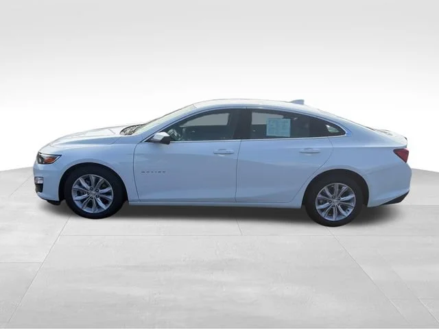 Used 2025 Summit White Chevrolet 1LT image 2