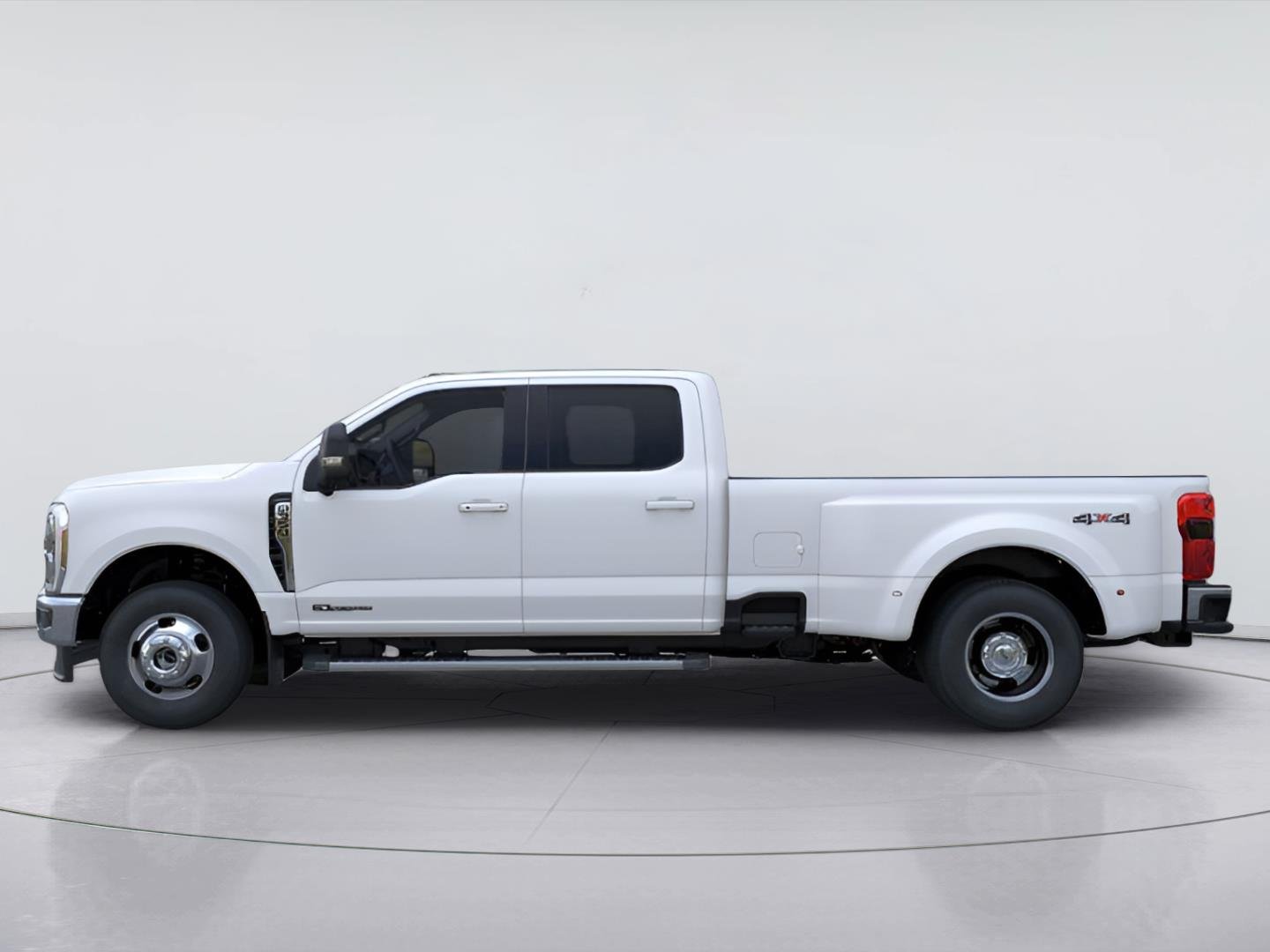 New 2026 Star White Metallic Tri-Coat Ford F-350® Lariat® image 3