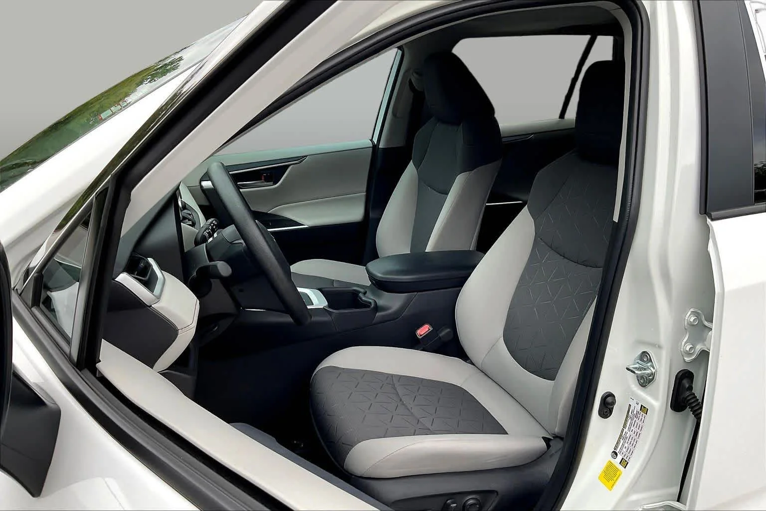 Used 2025 Ice Cap Toyota XLE image 8