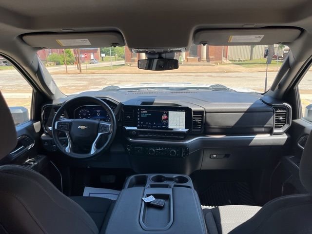 Used 2025 White Chevrolet LT image 18