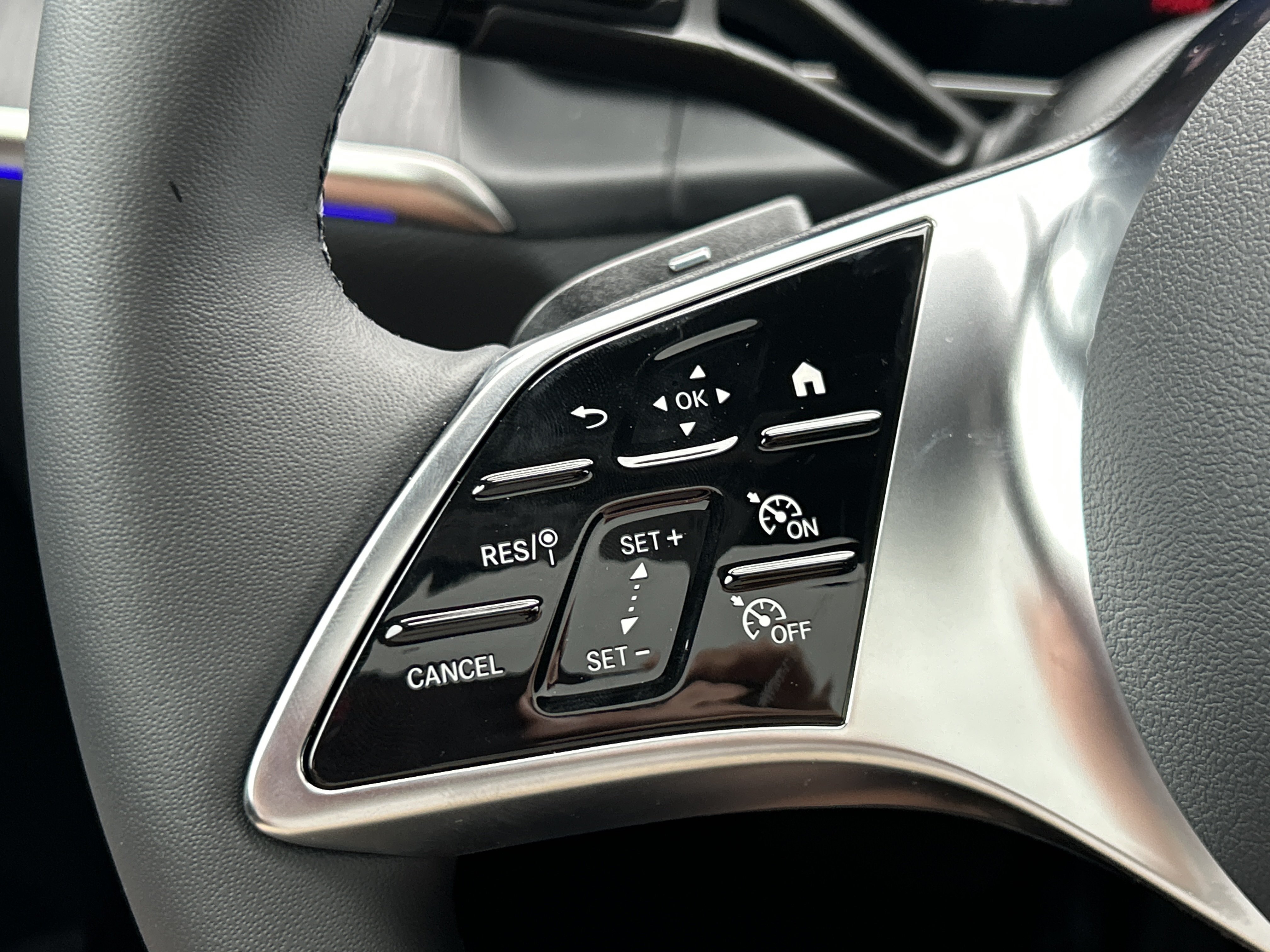 New 2026 Black Mercedes-Benz GLC 300 4MATIC® SUV image 26