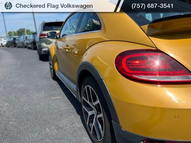 Used 2017 Sandstorm Yellow Metallic/Black Roof Volkswagen 1.8T Dune image 8