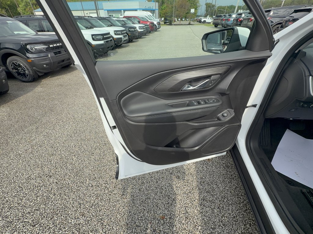 Used 2024 Summit White GMC SLE image 11