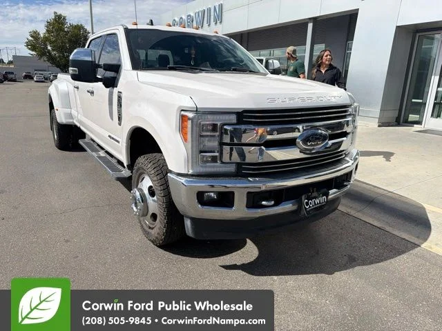 Used 2019 White Platinum Clearcoat Metallic Ford  image 3