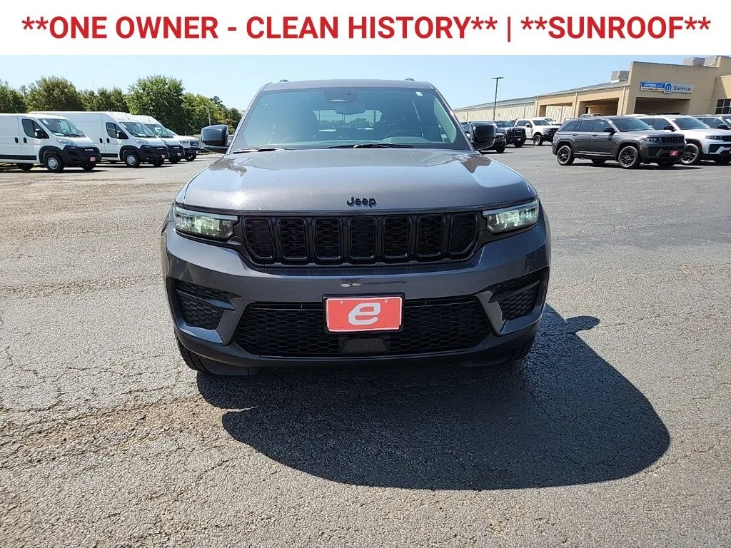 Used 2024 Gray Jeep Altitude X image 2