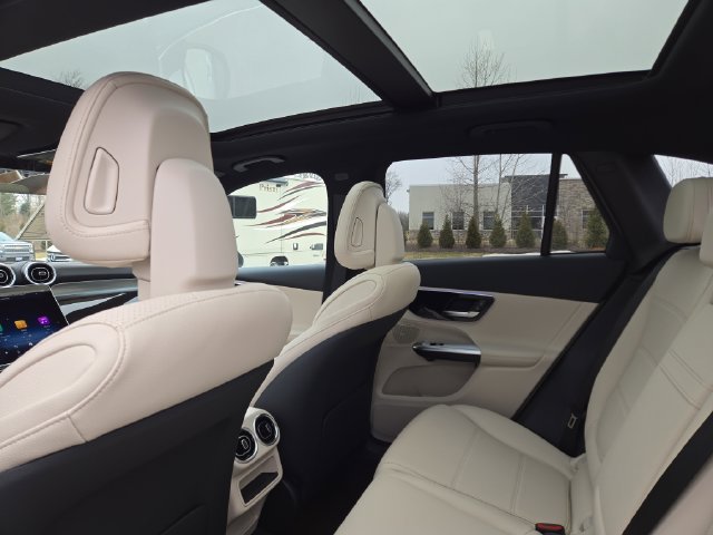 New 2026 Polar White Mercedes-Benz GLC300 image 29