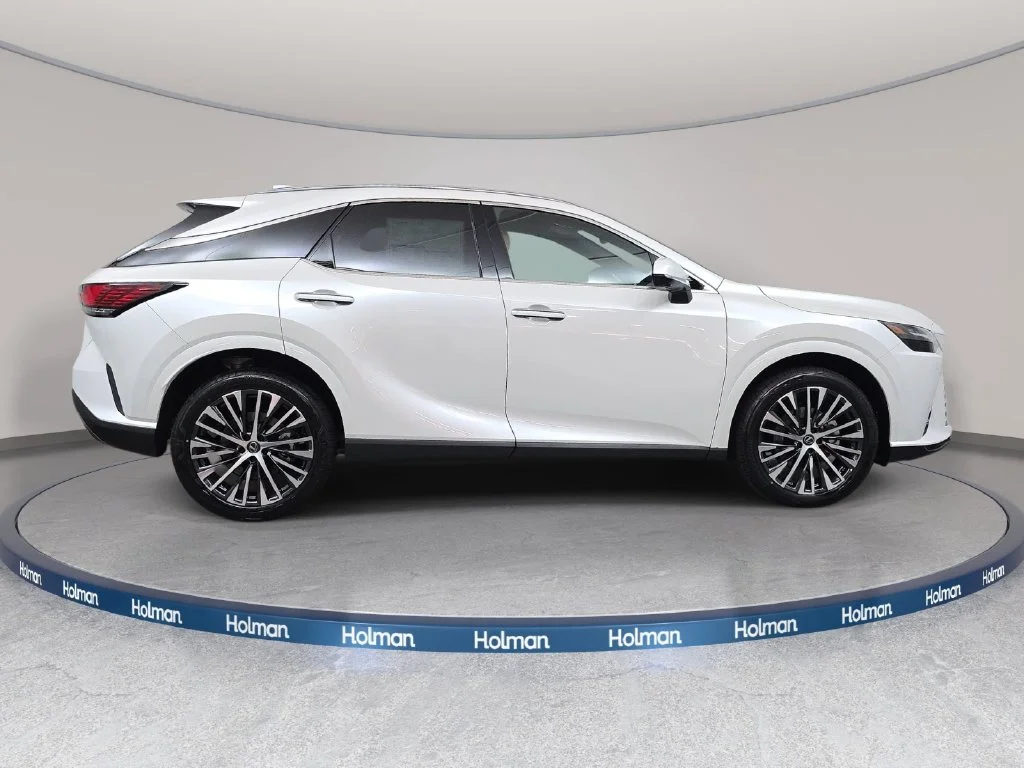 New 2026 Eminent White Pearl Lexus PREMIUM PLUS image 4