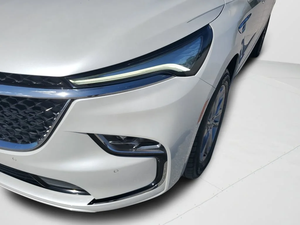 Used 2023 White Frost Tricoat Buick Avenir image 25