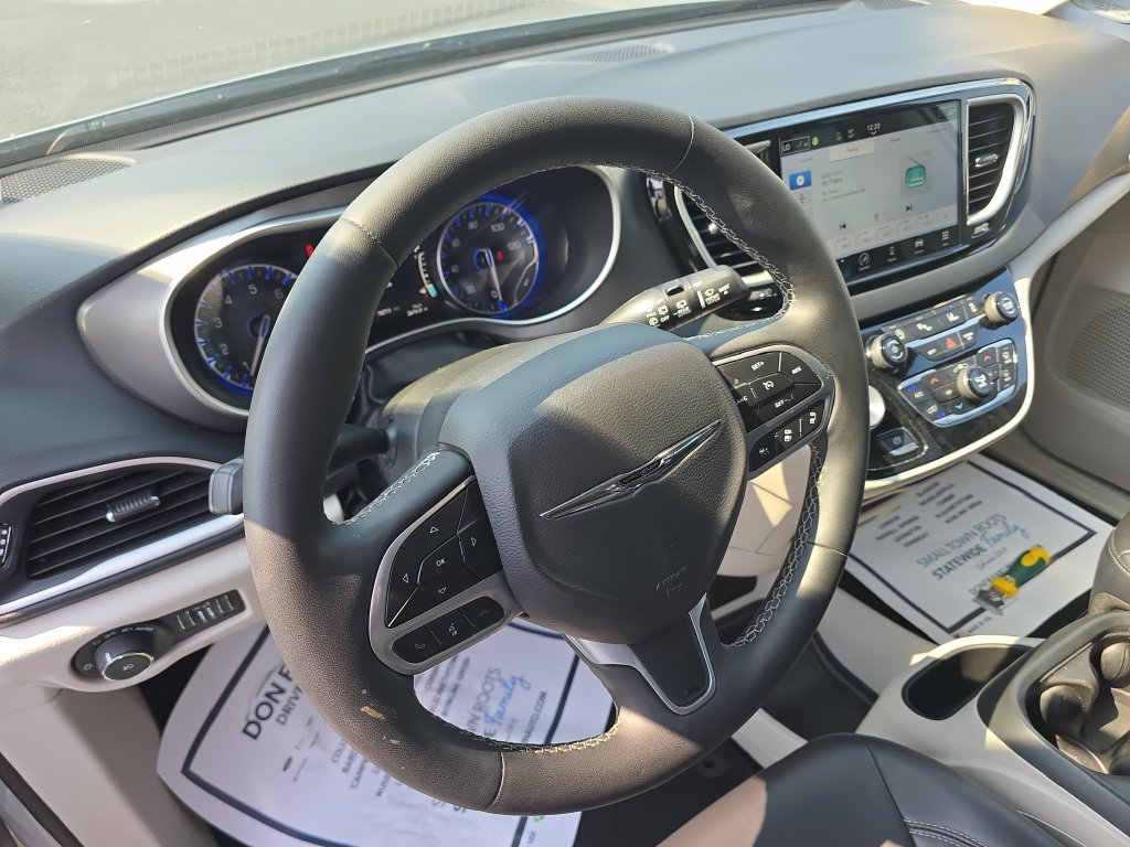 Used 2023 Silver Chrysler Touring L image 16