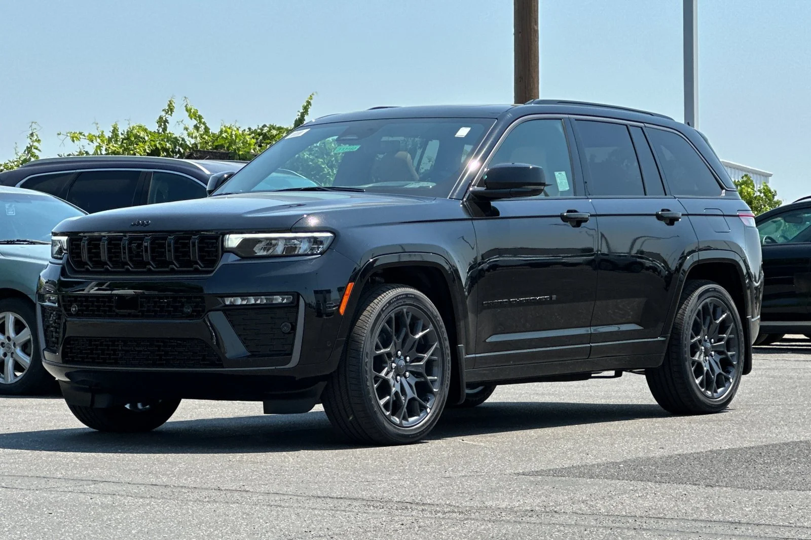 New 2026 Diamond Black Crystal Pearl-Coat Exterior Paint Jeep Summit image 8