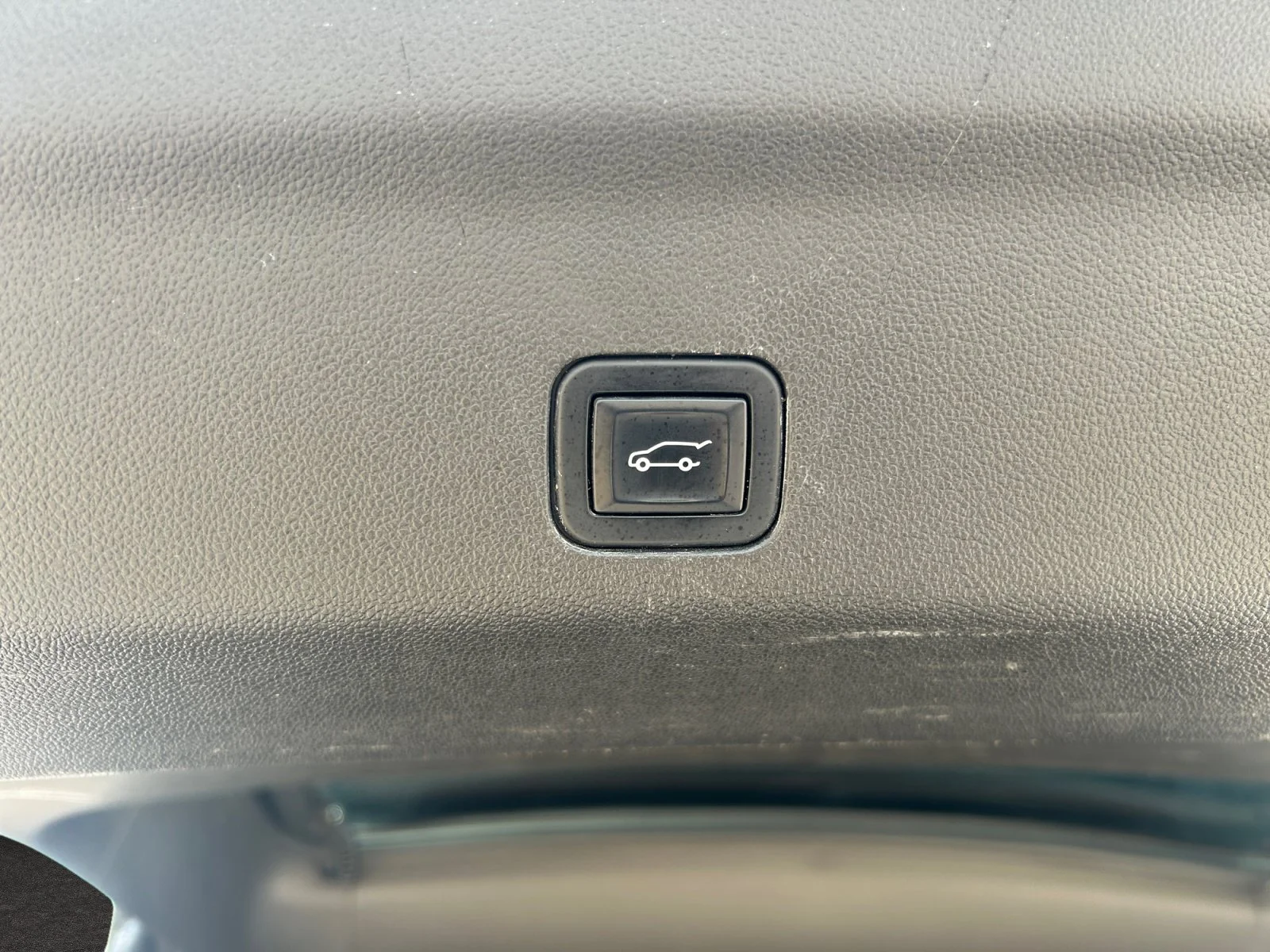 Used 2023 Black GMC SLT 4WD Leather Sunroof 5.3L image 11