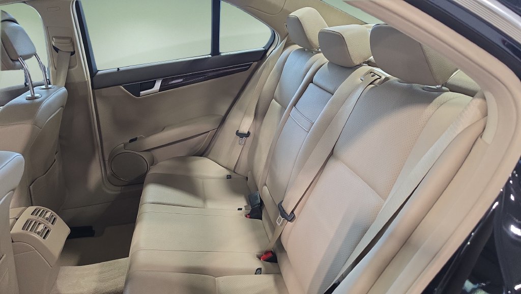 Used 2012  Mercedes-Benz C 300 image 17