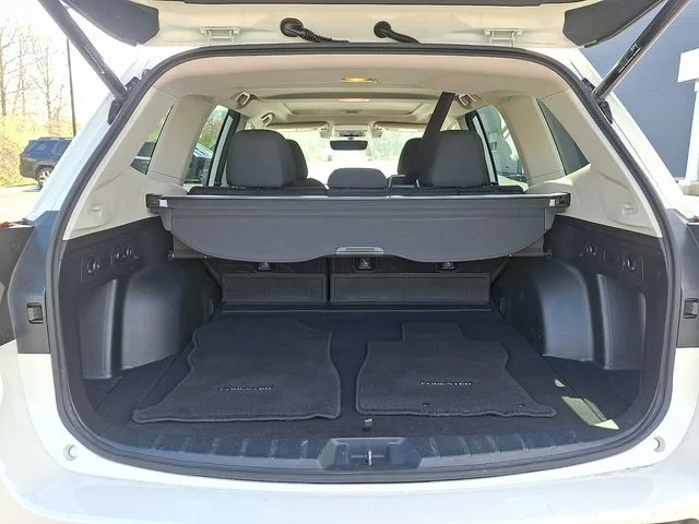 Used 2021 White Subaru Premium image 27