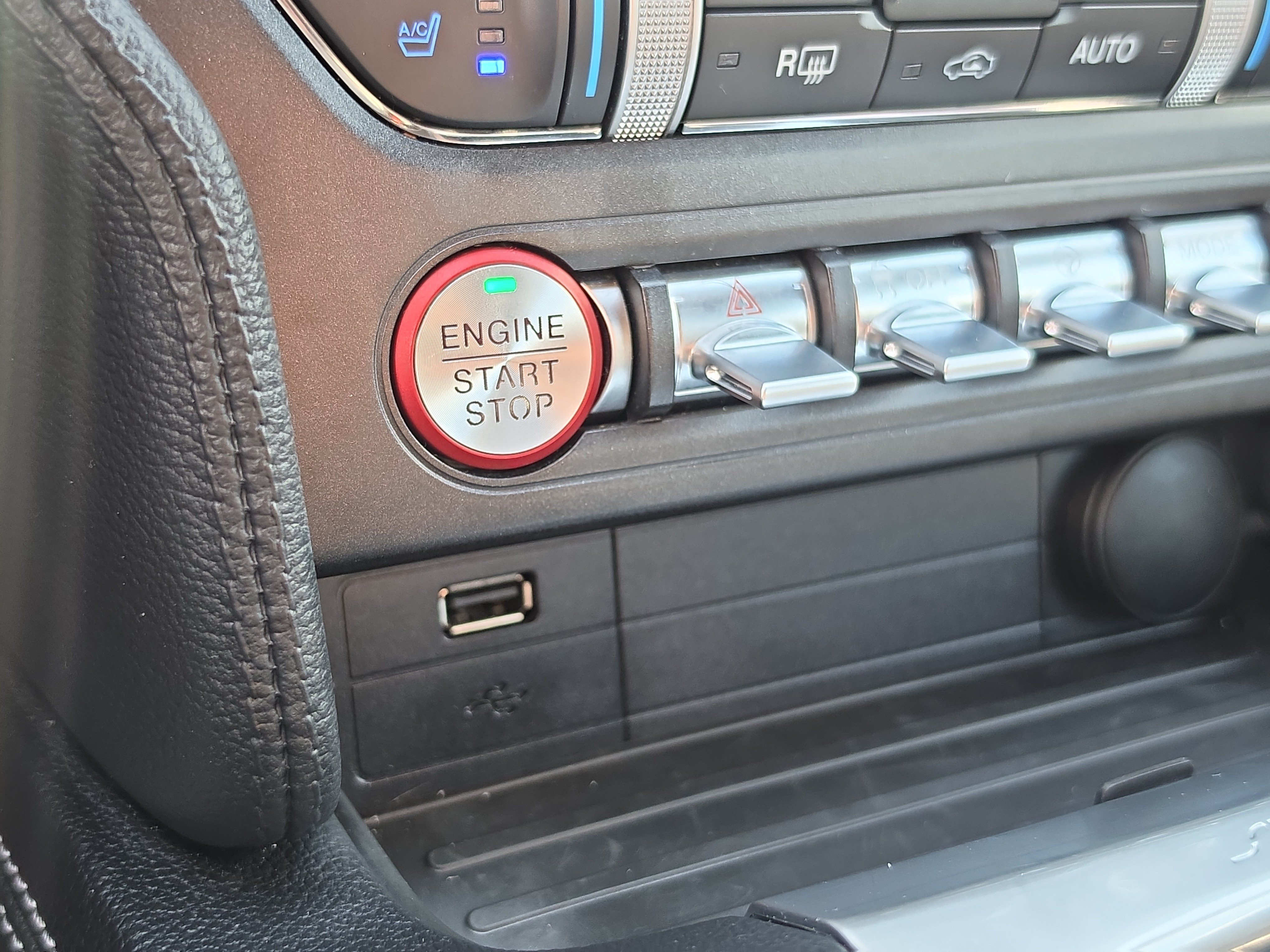 Used 2023 Black Ford GT image 27