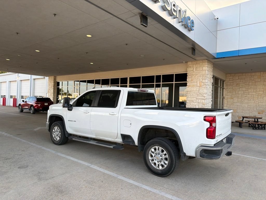 Used 2024 Summit White Chevrolet LT image 4