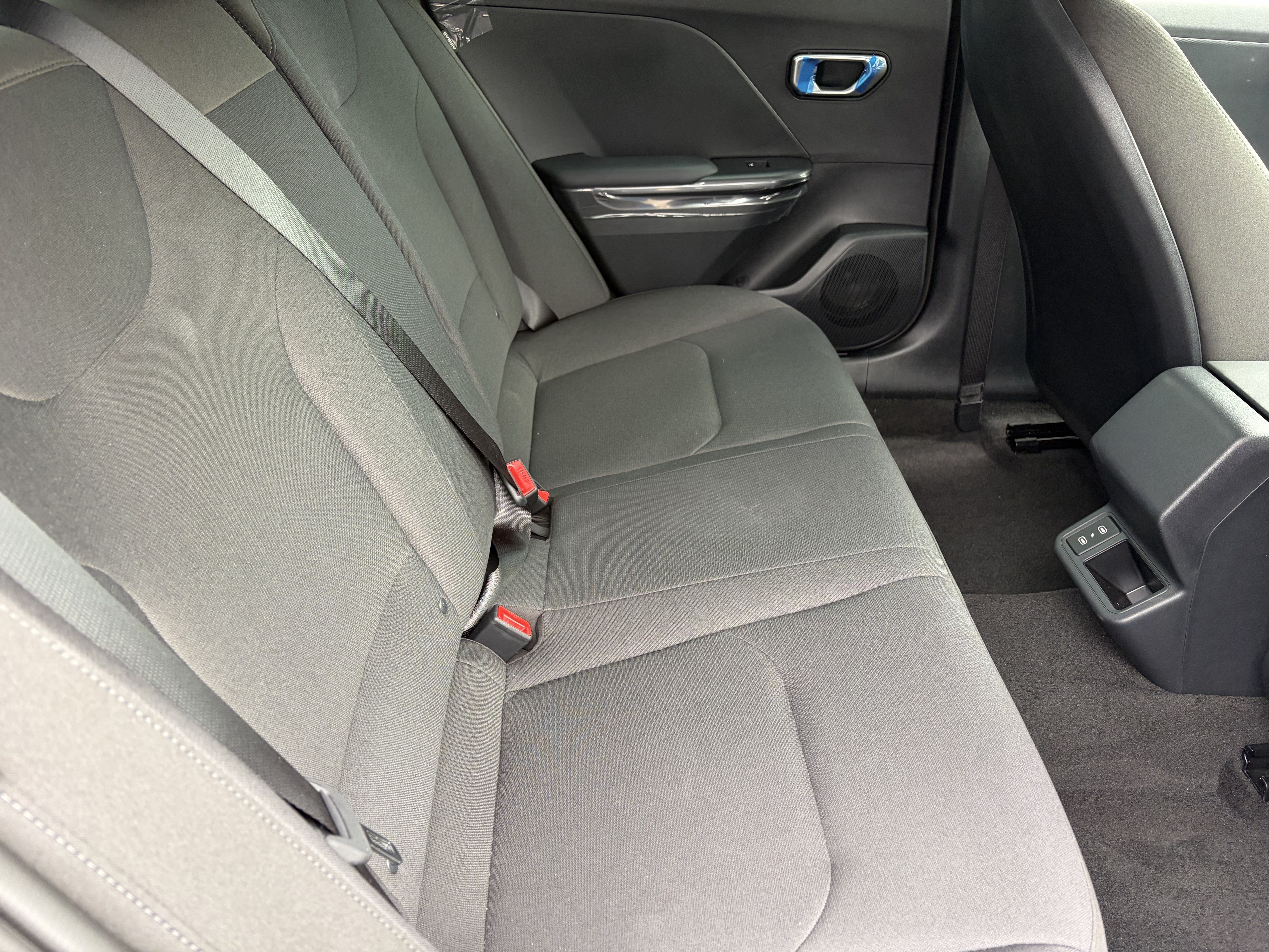 New 2026 Snow White Pearl Kia LXS image 11