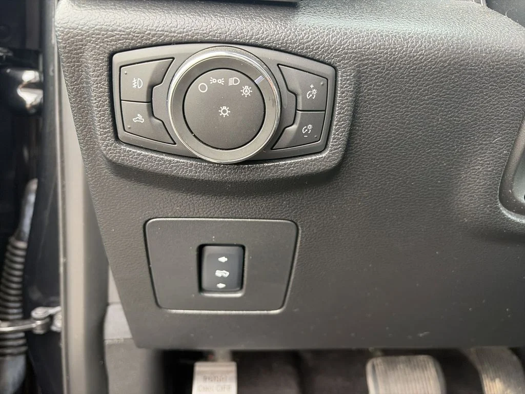Used 2015 Black Ford Platinum image 19