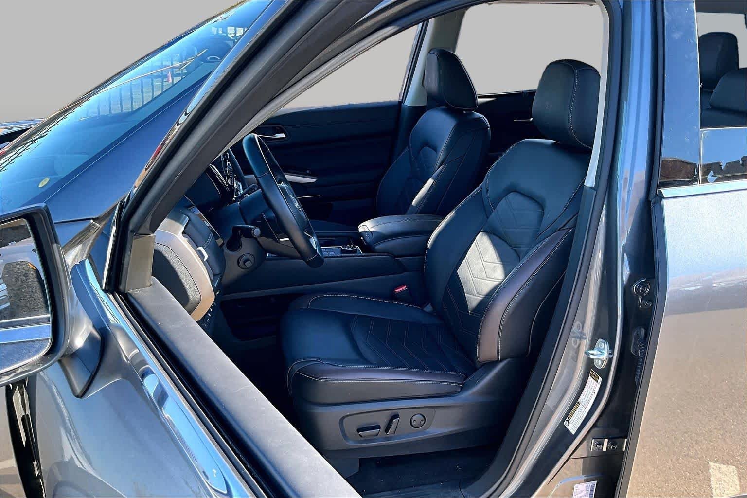 Used 2025 Gun Metallic Nissan Platinum image 8