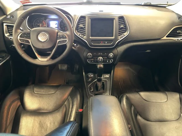 Used 2022 White Jeep Latitude Lux image 11