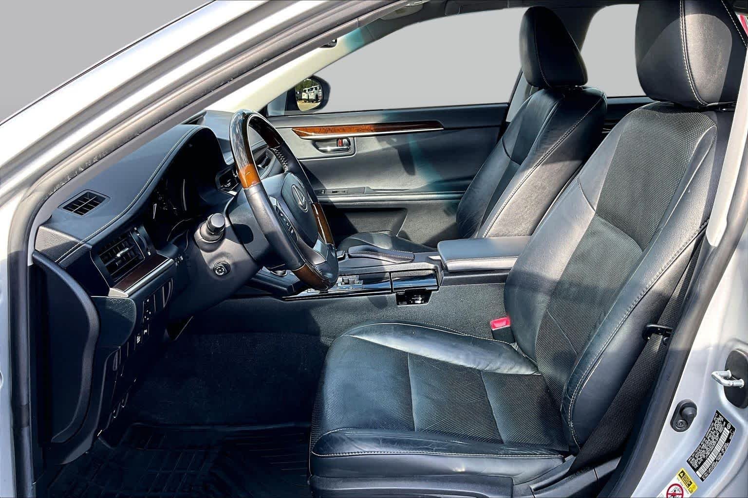 Used 2014 Silver Lining Metallic Lexus  image 8