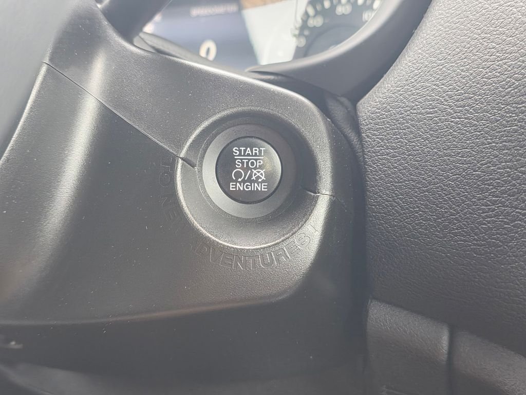 Certified Used 2022 Gray Jeep Latitude image 33
