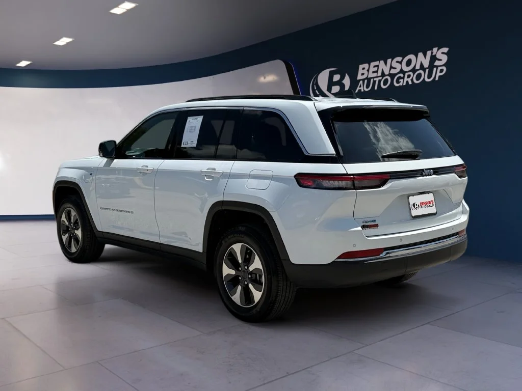 Used 2025 White Jeep 4xe image 3
