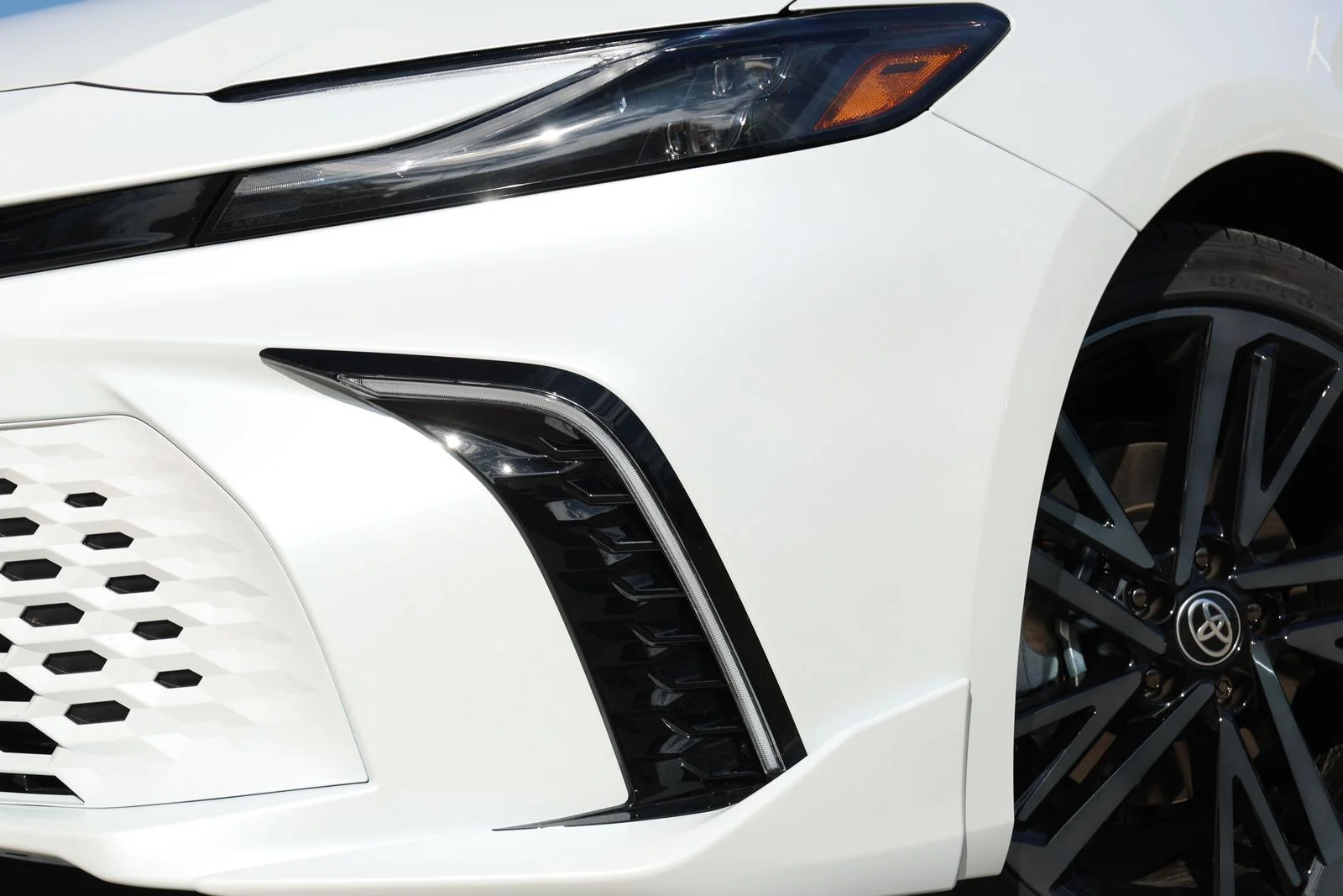 New 2026 Wind Chill Pearl Toyota XSE image 10