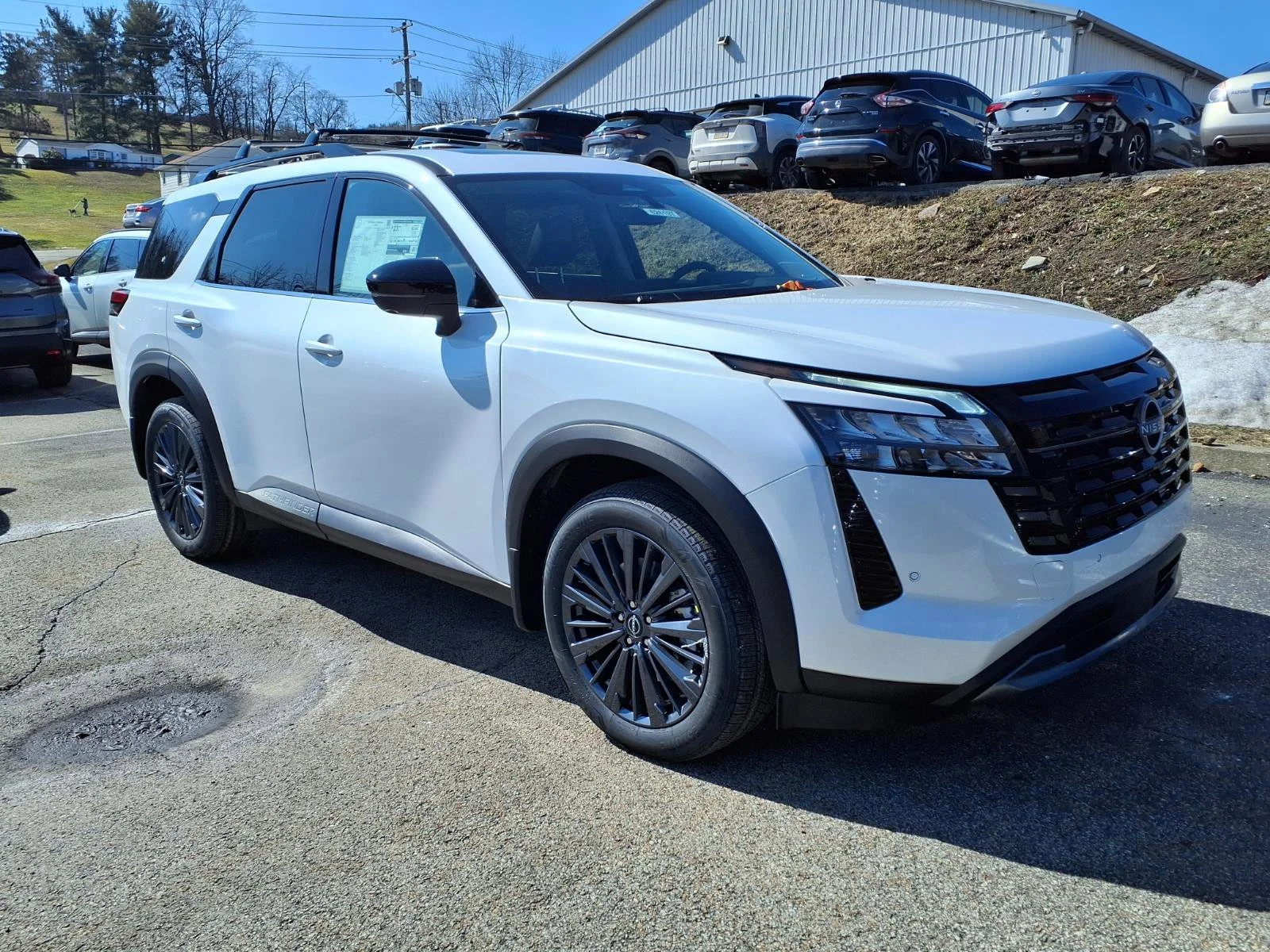2026 Nissan Pathfinder SL 4WD's photo