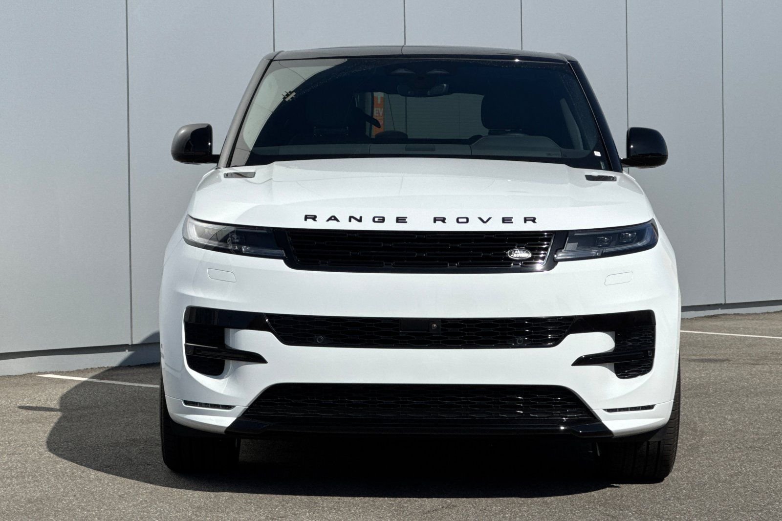 New 2026 Fuji White Land Rover Dynamic SE image 8