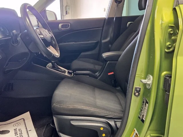 Used 2023 Green Hyundai SEL image 3