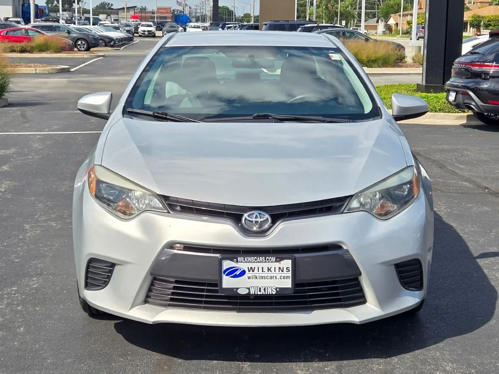 Used 2016 Silver Toyota LE image 2