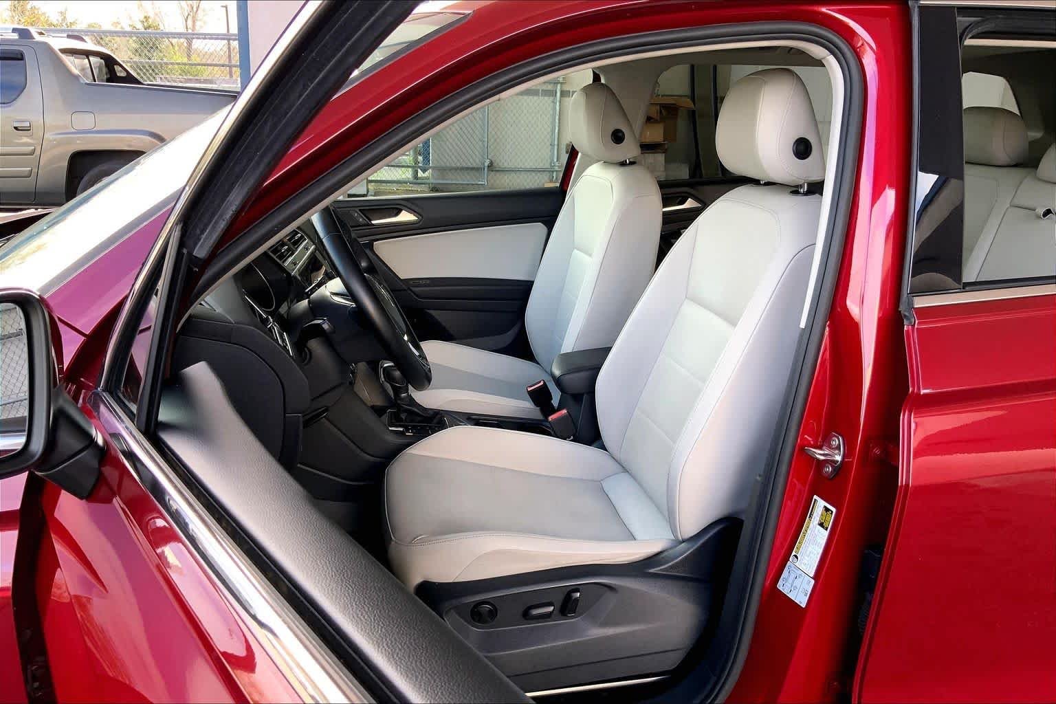 Used 2019 Cardinal Red Metallic Volkswagen SE image 8
