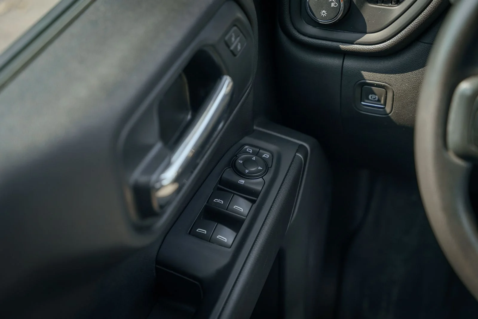 Used 2022  Chevrolet Custom image 26