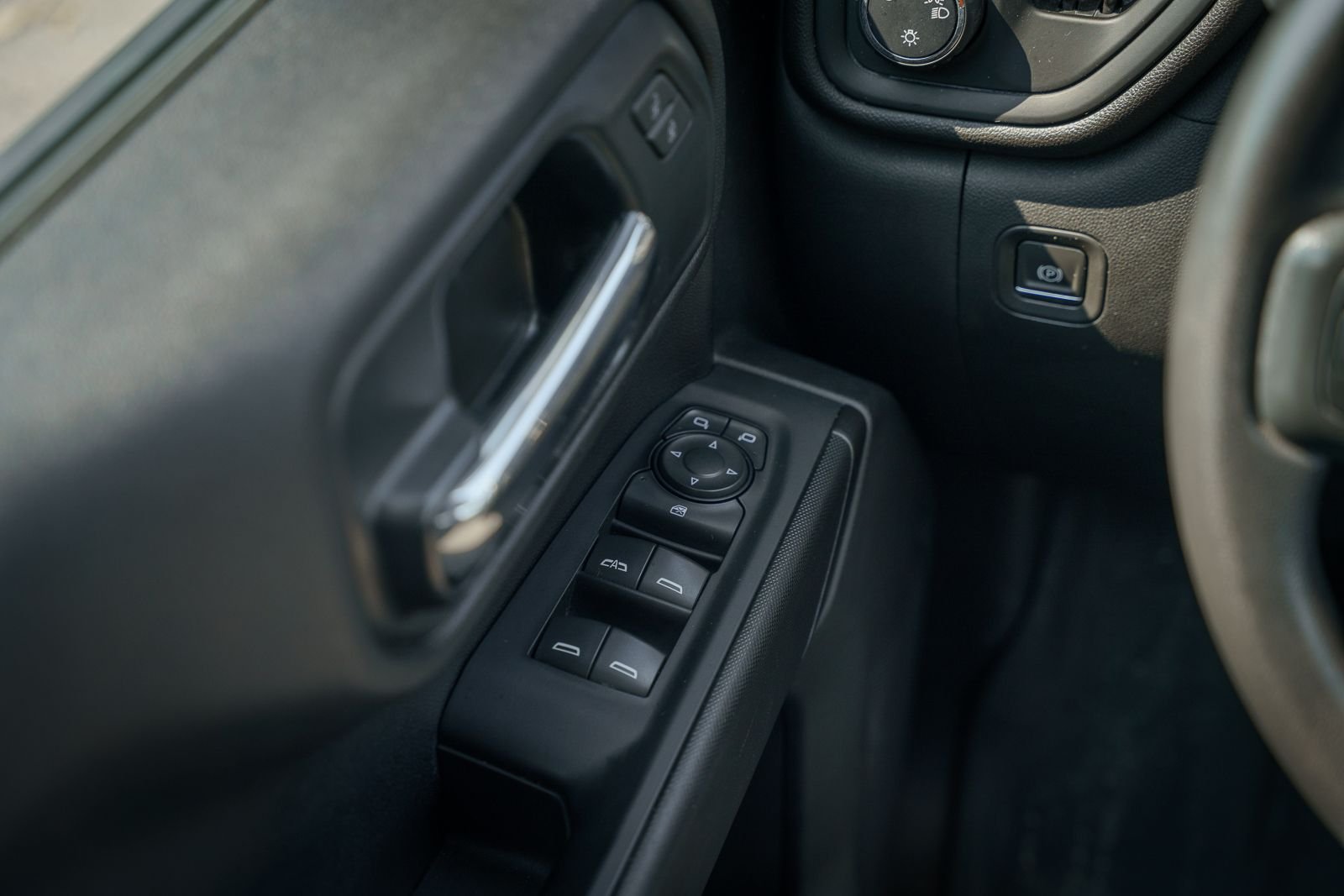 Used 2022  Chevrolet Custom image 26