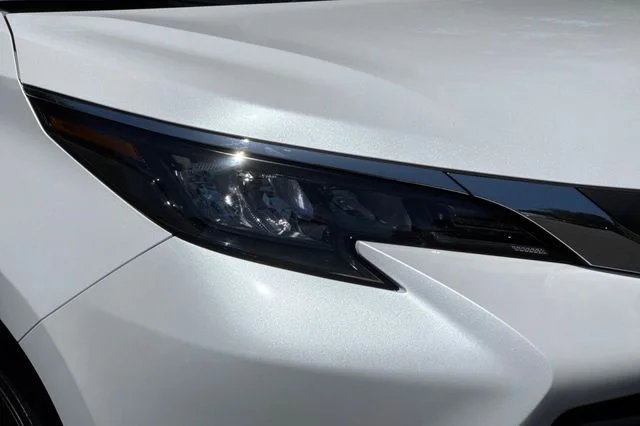 New 2026 Wind Chill Pearl <sup>1</sup> Toyota  XLE image 31