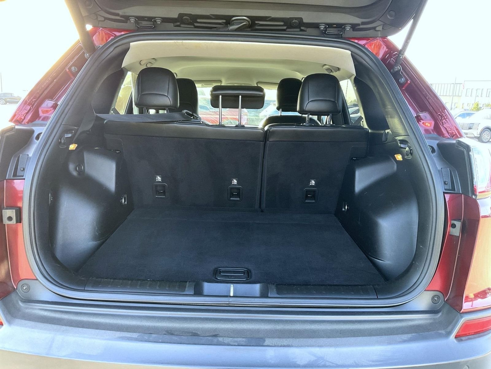 Used 2019 Red Jeep Latitude Plus image 9