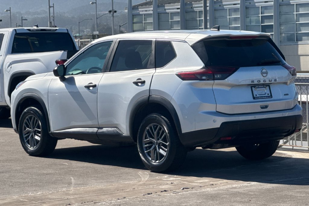 Used 2024 Silver Nissan S image 6