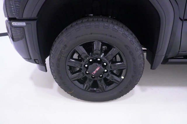 2026 GMC Sierra 2500HD AT4 - Photo 14