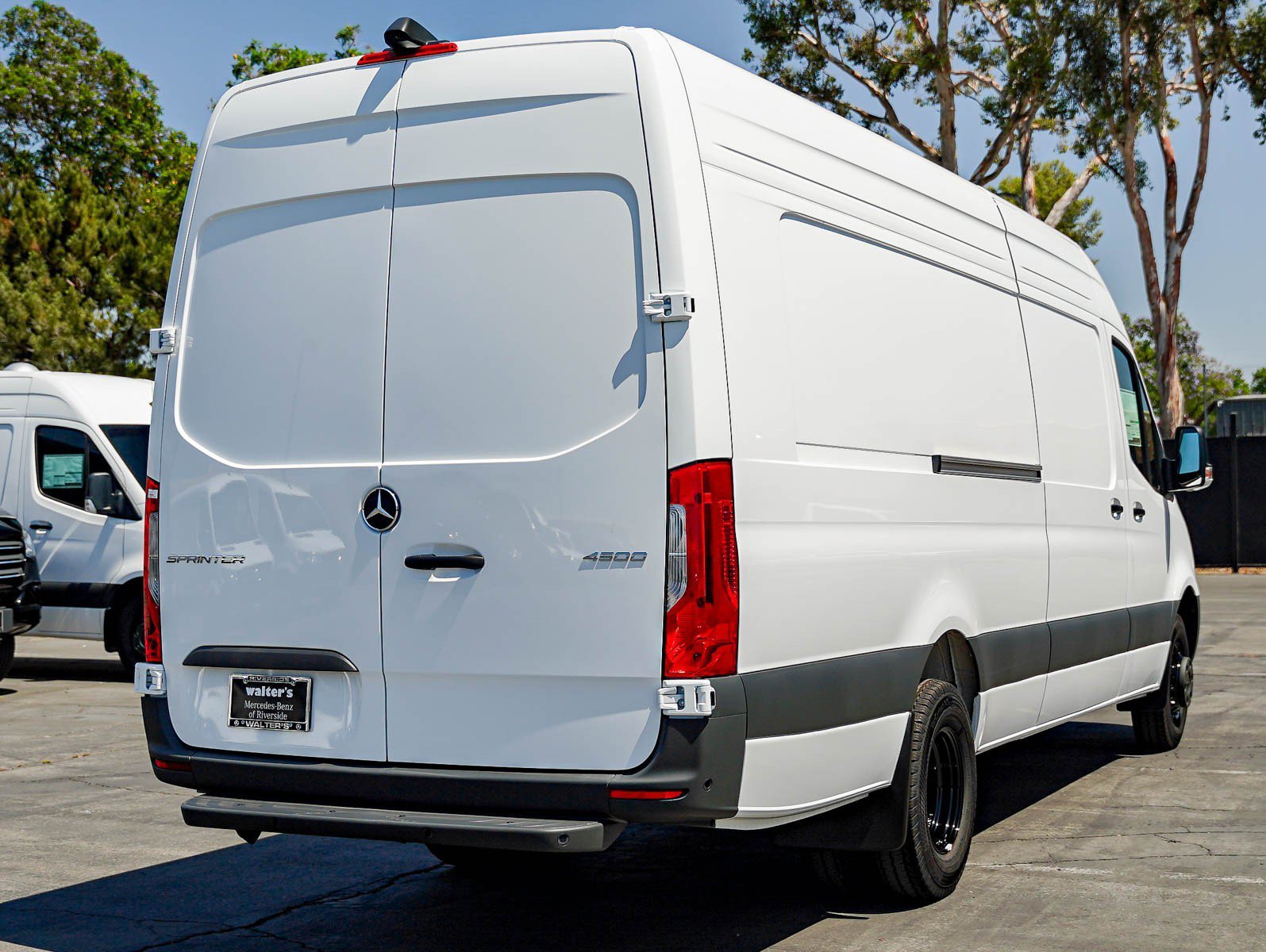 New 2026 Arctic White Mercedes-Benz 4500 High Roof I4 Diesel HO 170 Extended RWD image 4