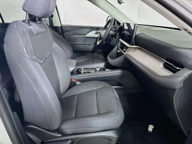 New 2026 Star White Metallic Tri-Coat Ford Active image 60