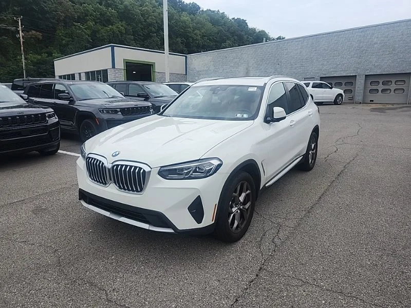 Used 2022 White BMW xDrive30i image 3